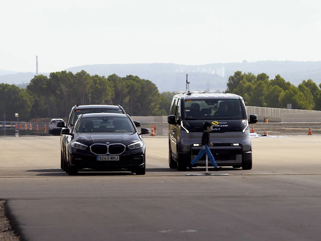 קיה PV5 מבחן בטיחות