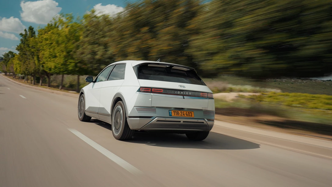 1681767-Hyundai IONIQ 5 vs Skoda Enyaq vs KIA EV6 vs TOYOTA BZ4X - 2023.01_40_45_01.Still181 copy.jpg