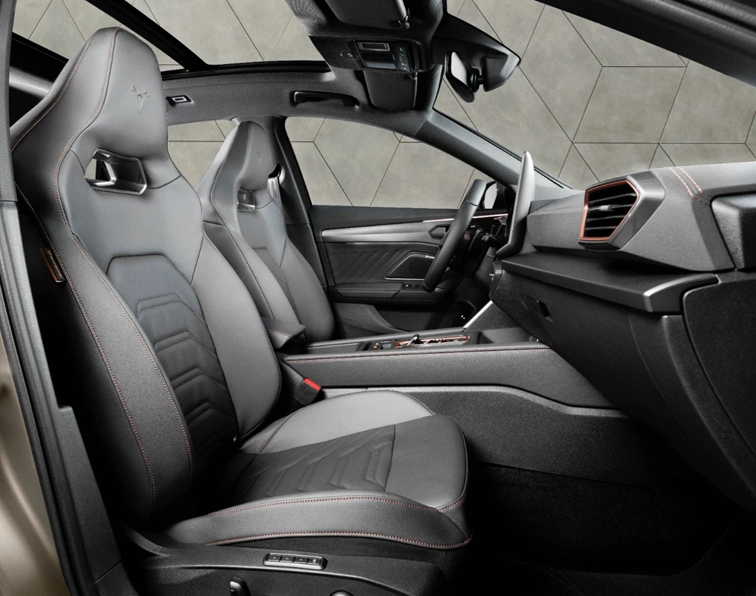 1700664-CUPRA_FORMENTOR_CENTURY_BRONCE_MATT_INTERIOR_004.jpg