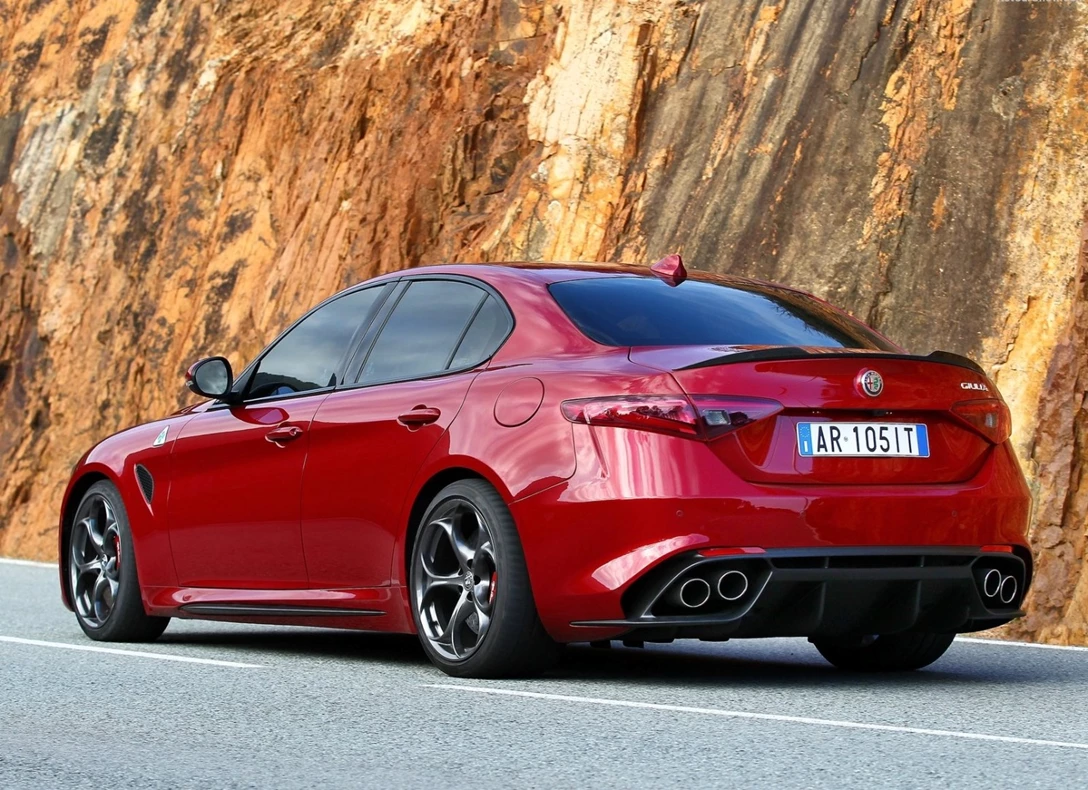 1658321-Alfa_Romeo-Giulia-2019-08.jpg