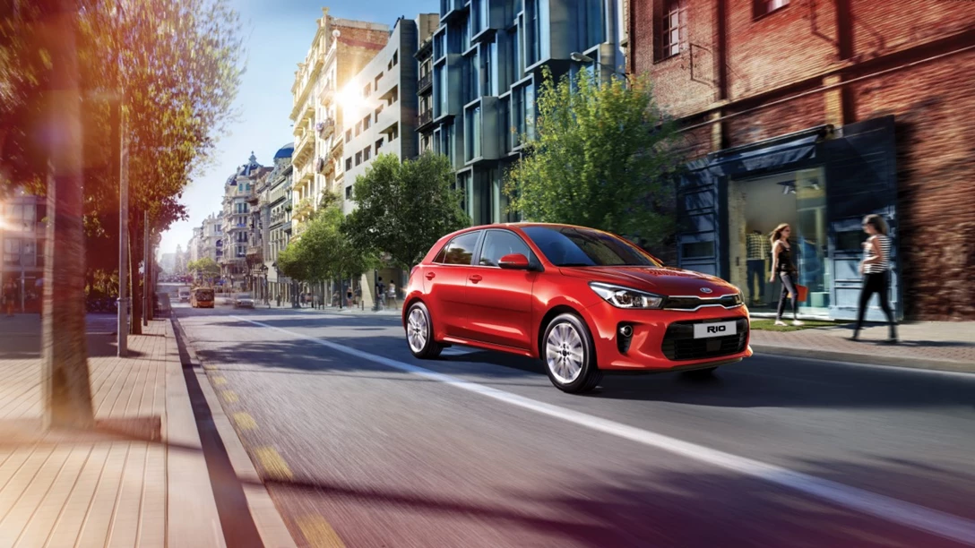 1612156-kia_rio_my19_outdoor_front_driving_13587_76711.jpg