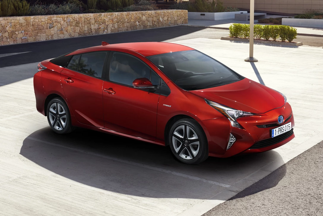 1591663-טויוטה פריוס אקטיב (3).jpg