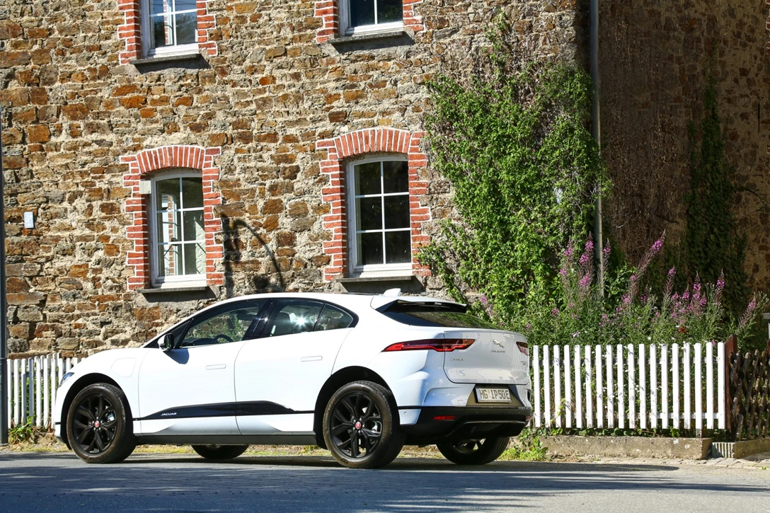 1603763-יגואר i פייס השקה עולמית (25).jpg