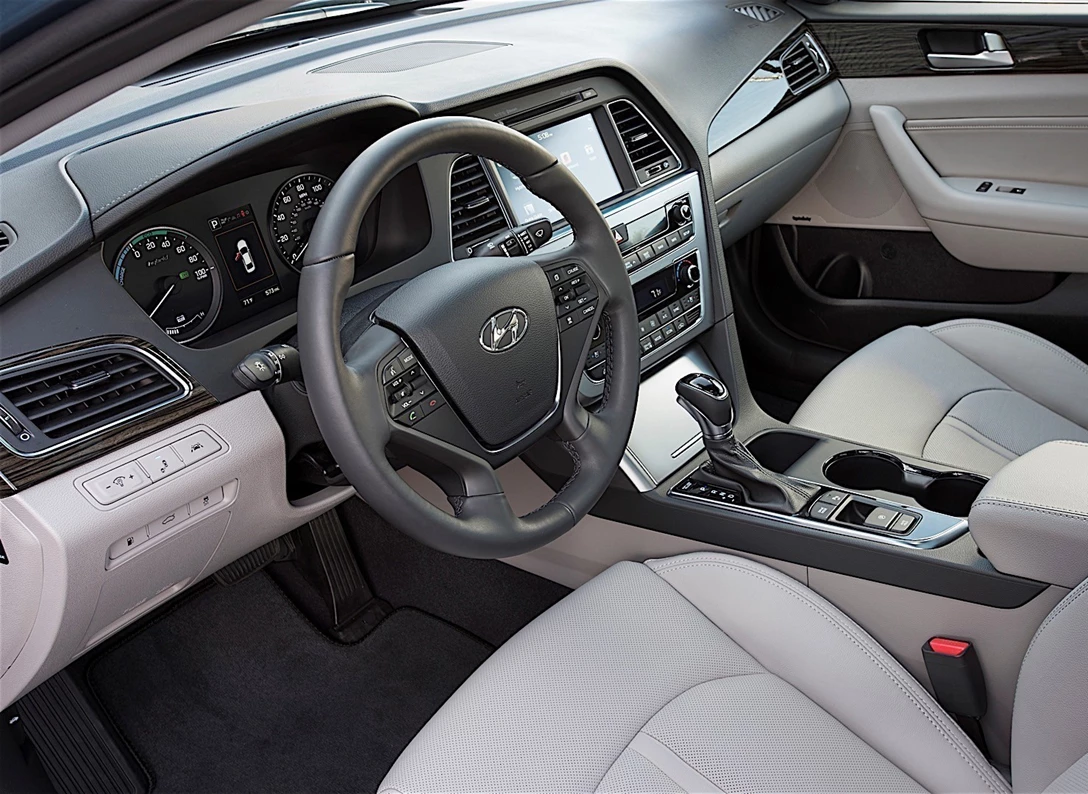 1647567-Hyundai-Sonata_Hybrid-2016-05.jpg