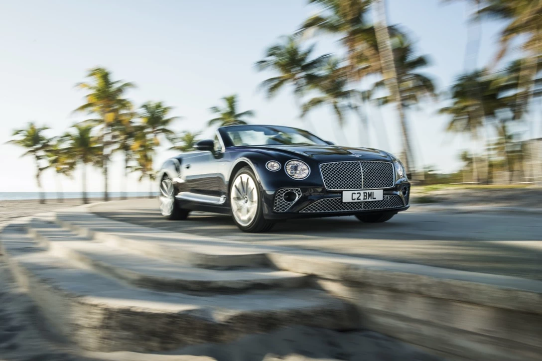 1614122-Bentley Continental GT Convertible V8 4.jpg