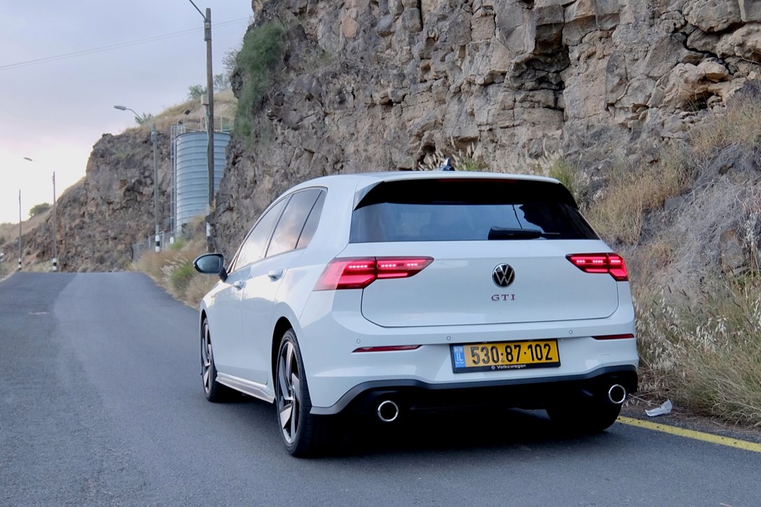 1643981-פולקסווגן גולף GTI מבחן דרכים - 6.jpeg