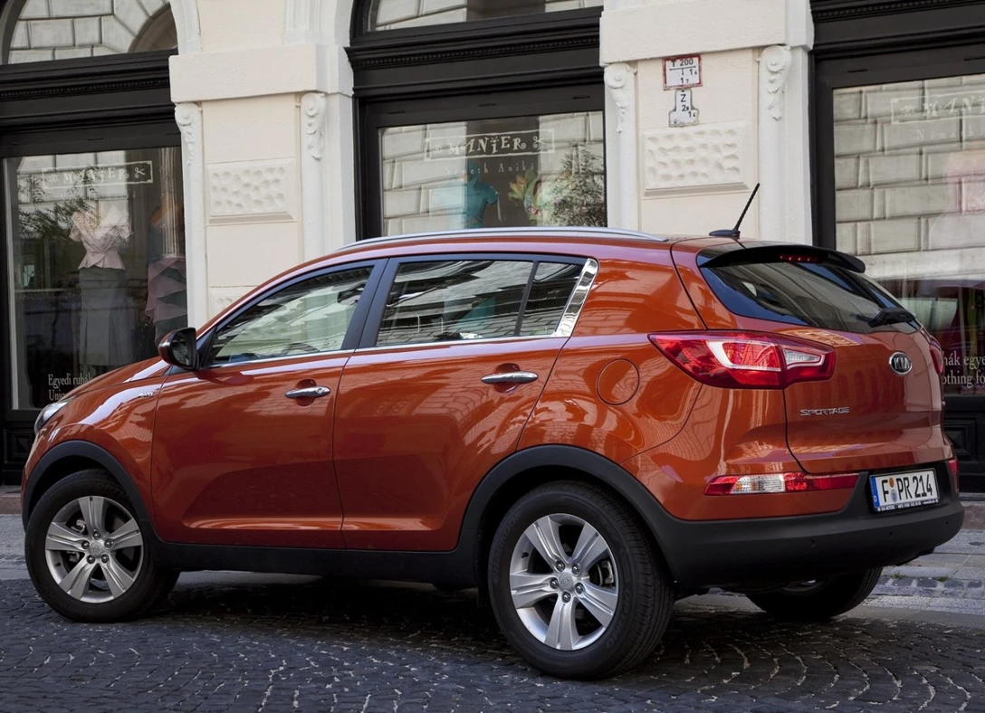 1651013-Kia-Sportage-2012-04.jpg