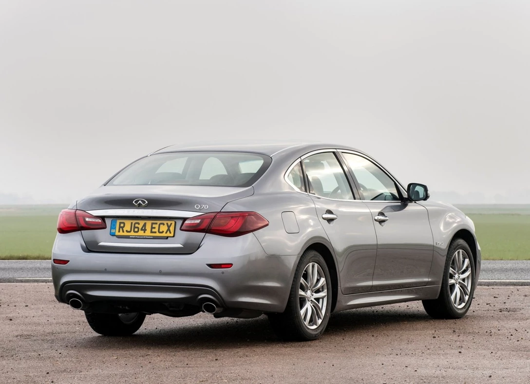 1668677-Infiniti-Q70-2016-03.jpg