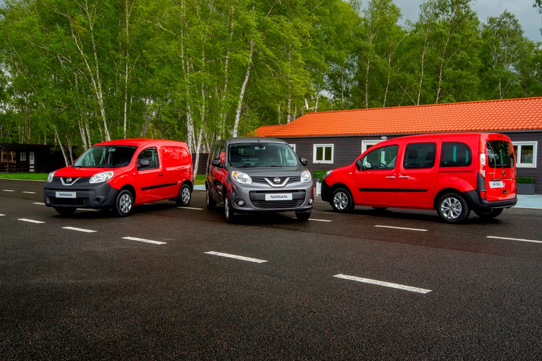 1616353-Nissan NV250 van - Pack shot 1.jpg