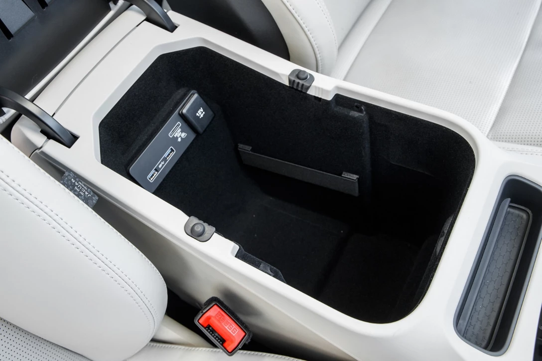 1603767-יגואר i פייס השקה עולמית (32).jpg