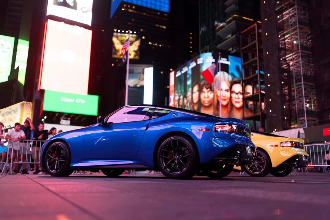 1649228-2023NissanZ_TimesSquare_008-source.jpg