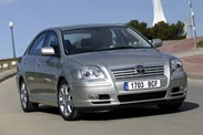 Toyota-Avensis-2004-2006-08.jpg