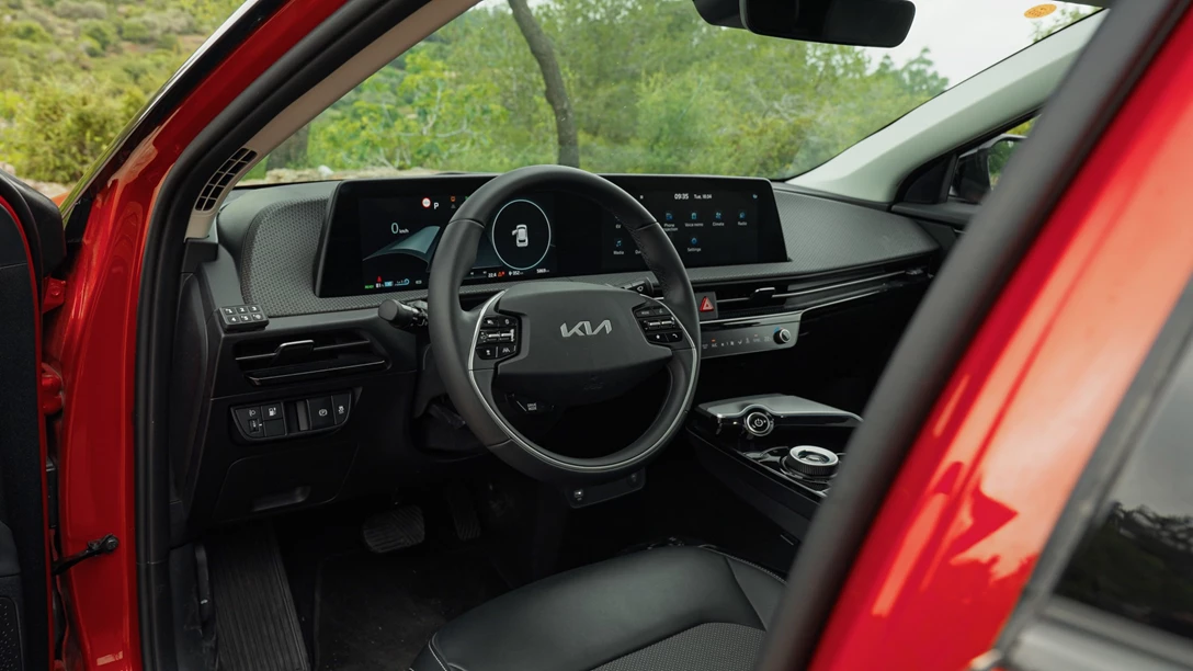 1681703-Hyundai IONIQ 5 vs Skoda Enyaq vs KIA EV6 vs TOYOTA BZ4X - 2023.00_30_35_15.Still097 copy.jpg