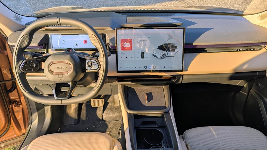 לינק אנד קו 08 סביבת נהג