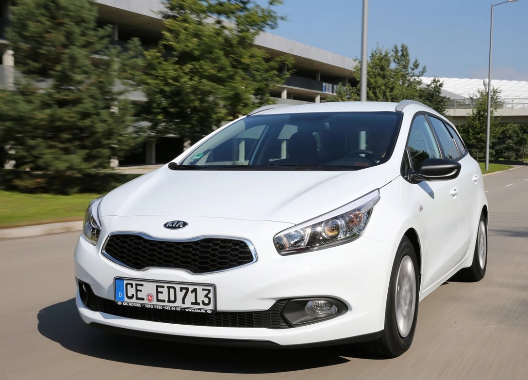 1688009-Kia-Ceed-SW-2014-04.jpg