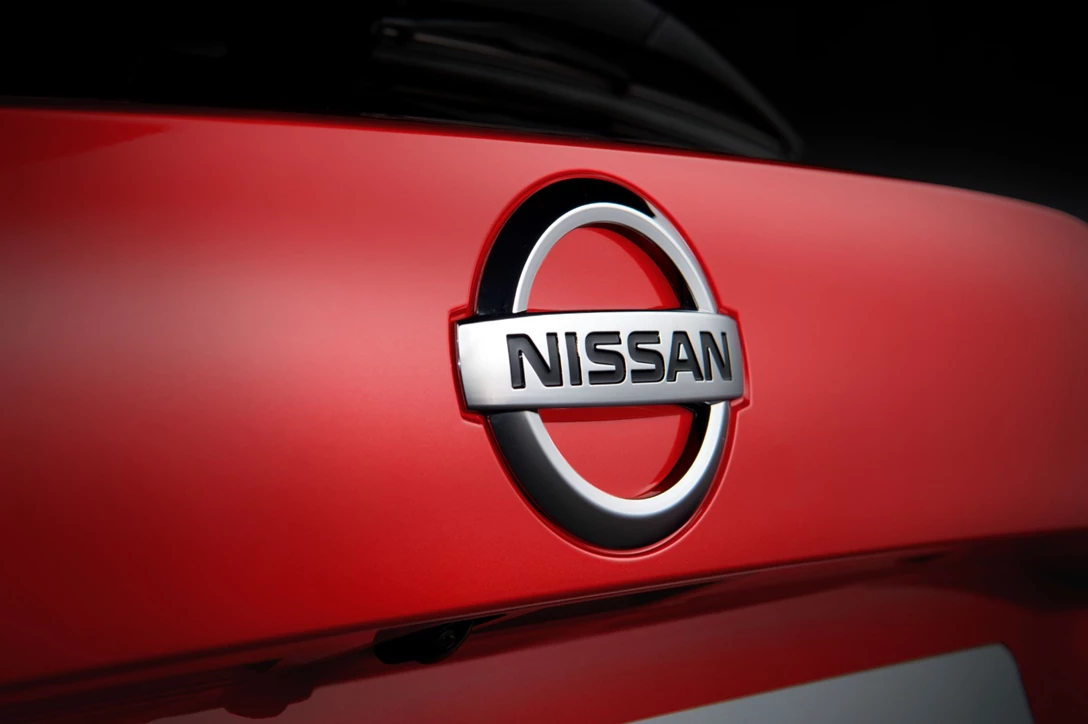 1621772-Sep. 3 - 6pm CET - New Nissan JUKE Unveil  Red Static Studio - 17.jpg