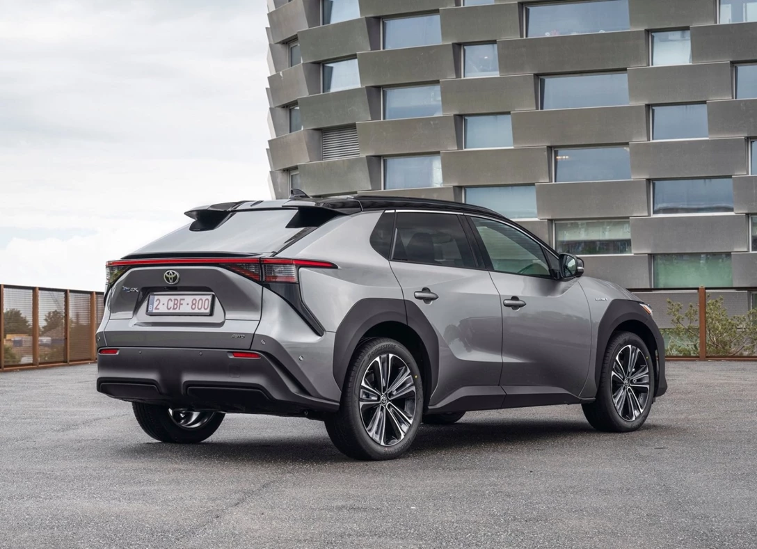 1676327-Toyota-bZ4X-2023-02.jpg