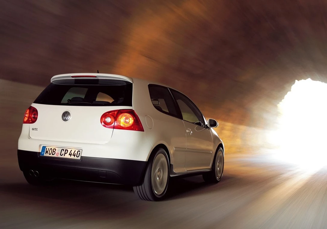 1679222-Volkswagen-Golf_GTI-2004-1280-22.jpg