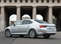 1639467-Skoda-Superb-2020-05.jpg