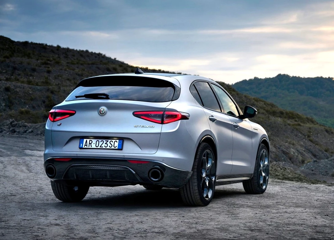 1693194-Alfa_Romeo-Stelvio-2024-02.jpg