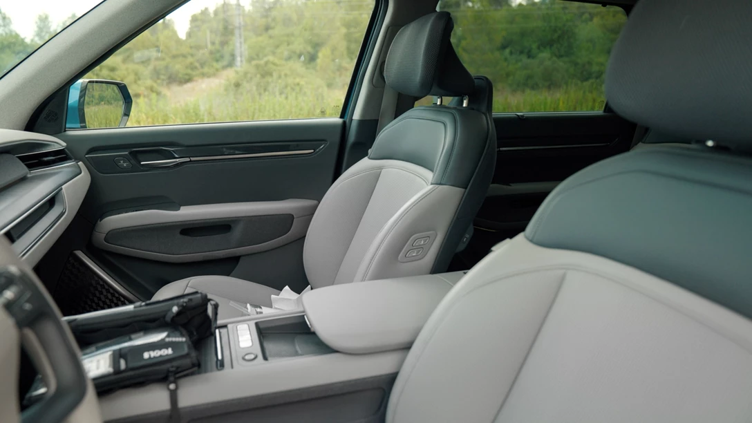 1698885-KIA EV9 2024.01_46_56_14.Still114-min.jpg