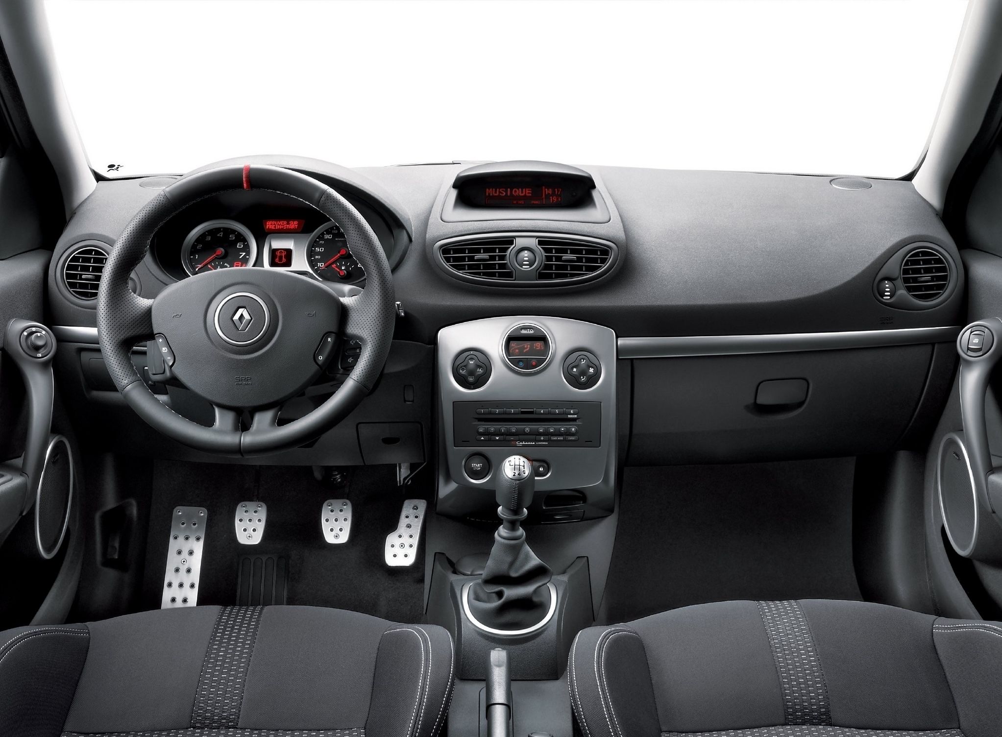 1581983_renault_clio_RS.jpg