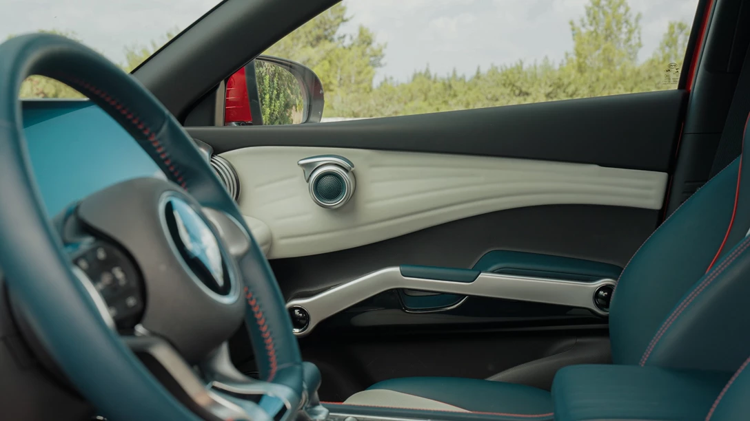 1672476-BYD ATTO 3.00_54_19_00.Still066 copy.jpg