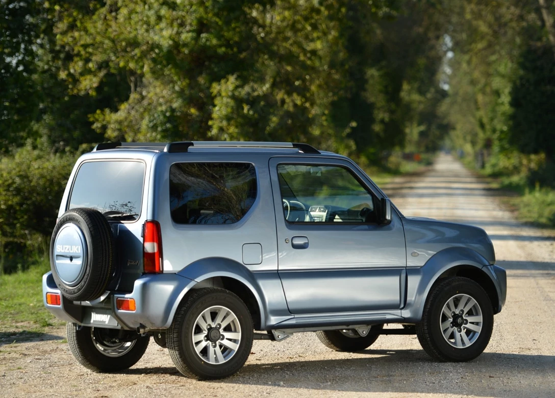 1687336-Suzuki-Jimny-2015-02.jpg