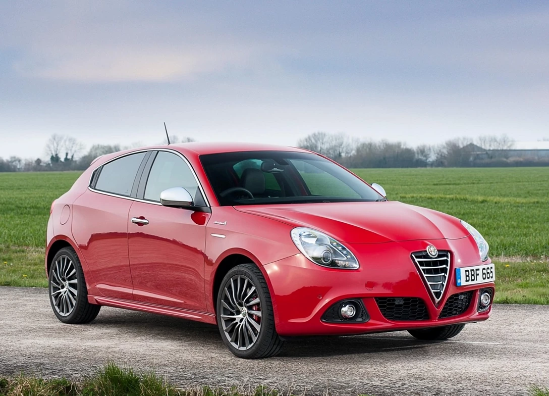 1658779-Alfa_Romeo-Giulietta-2015-04.jpg
