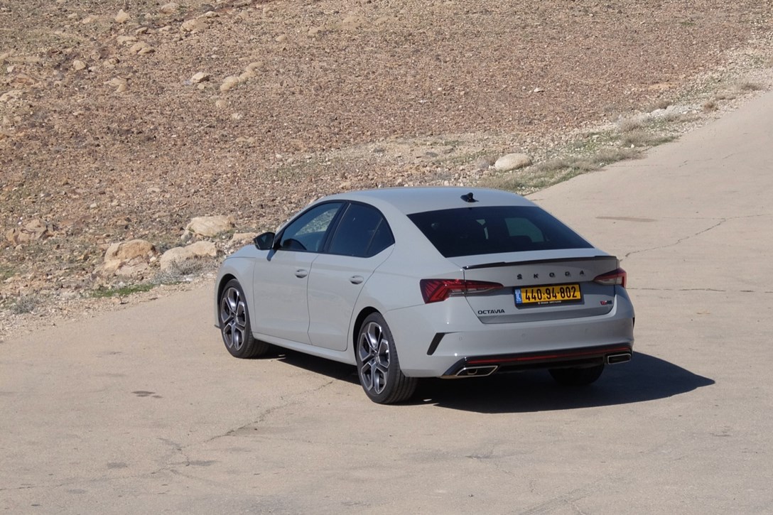 1639995-סקודה אוקטביה מבחן דרכים - 4.jpeg