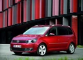 1690421-Volkswagen-Touran-2012-04.jpg