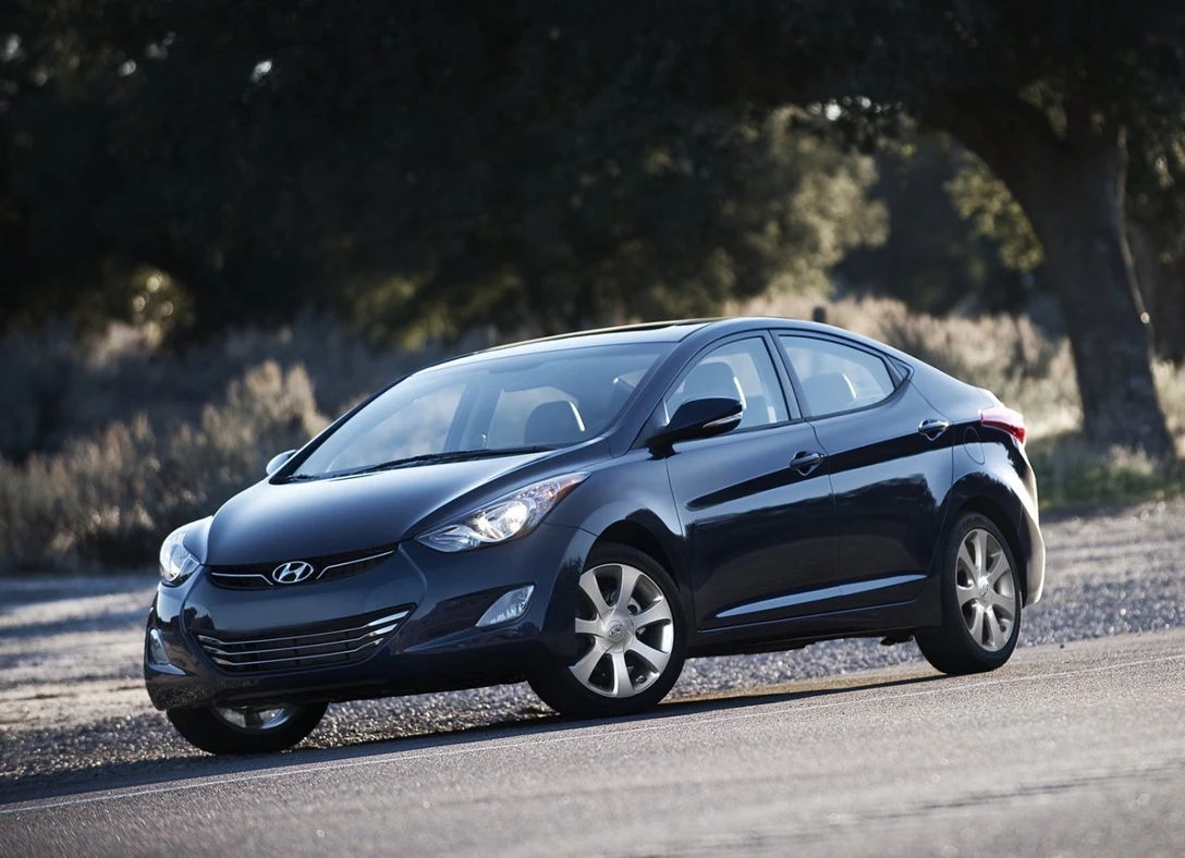 1649329-Hyundai-Elantra-2013-03.jpg