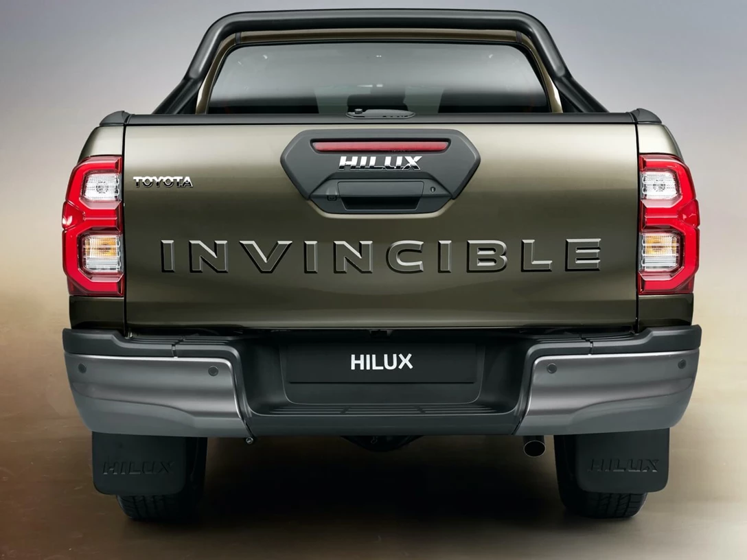 1632775-hiluxdetailrearfull.jpg