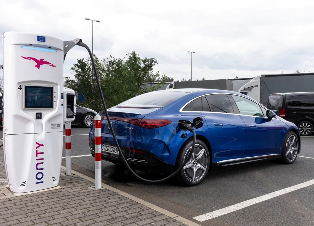 1702725-Mercedes-Benz-EQE-2024 (10).jpg