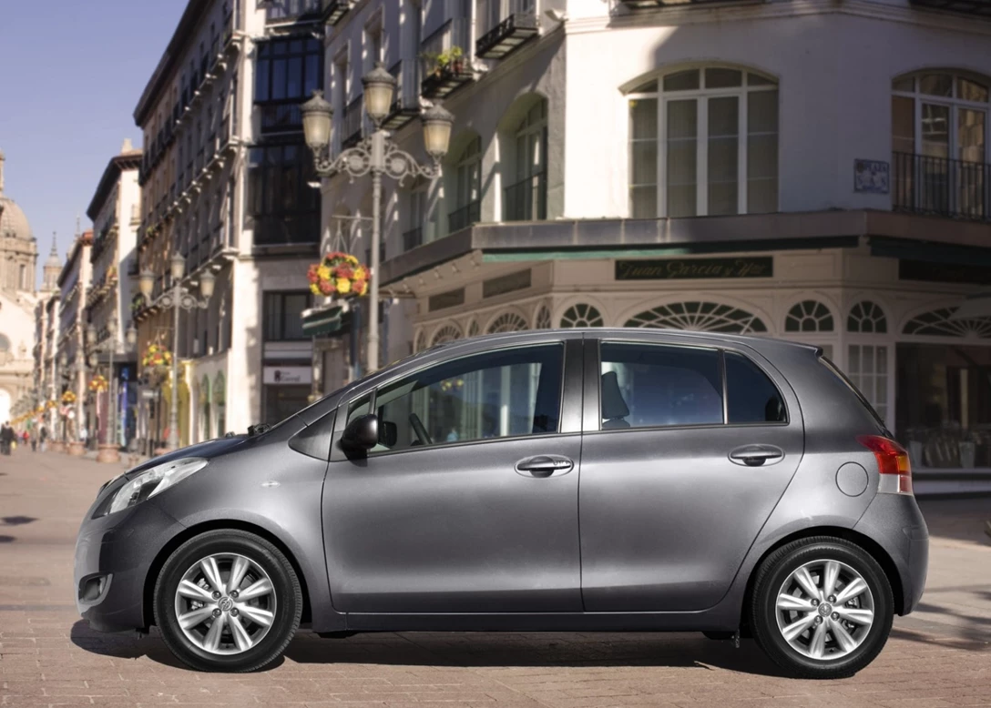 1598244-Toyota-Yaris-2009-1600-08.jpg