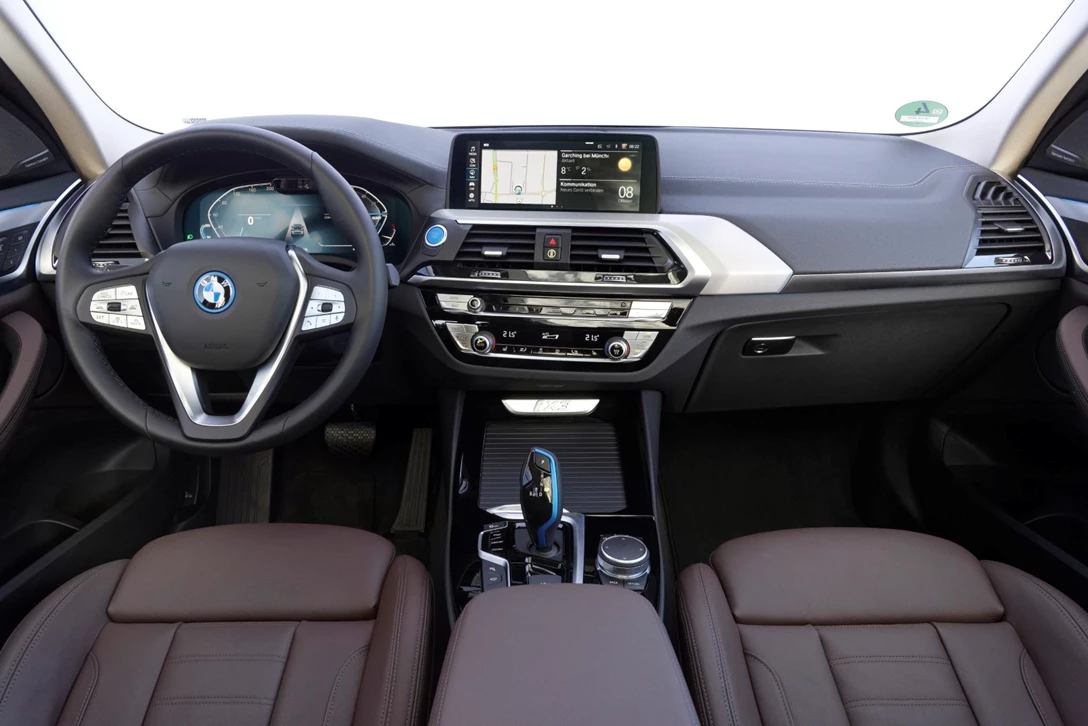 1642644-The-first-ever-bmw-ix3-14.jpg
