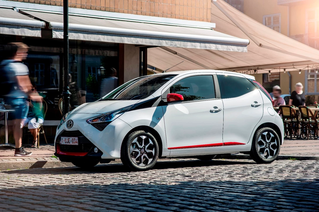 1597208-AYGO_White_040.JPG