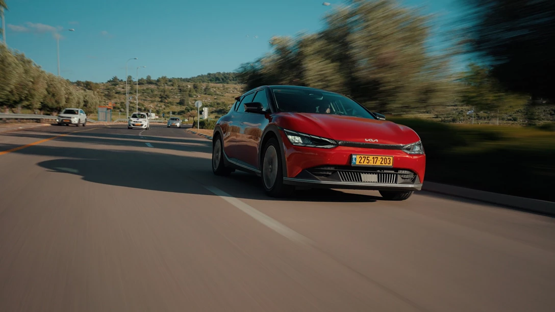 1681681-Hyundai IONIQ 5 vs Skoda Enyaq vs KIA EV6 vs TOYOTA BZ4X - 2023.02_53_26_16.Still250 copy.jpg