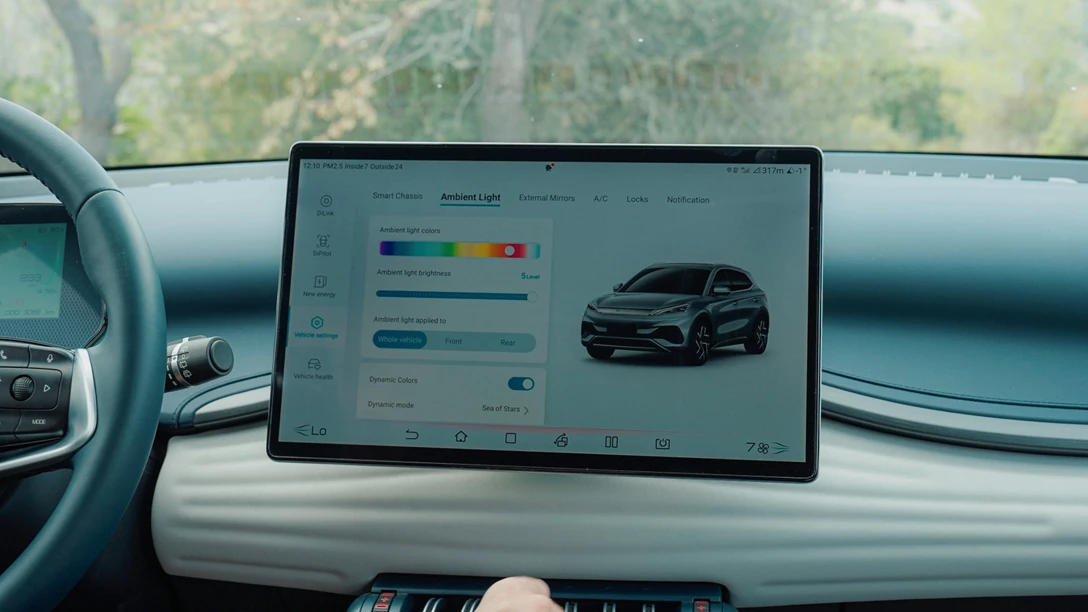 1672498-BYD ATTO 3.01_07_29_23.Still091 copy.jpg