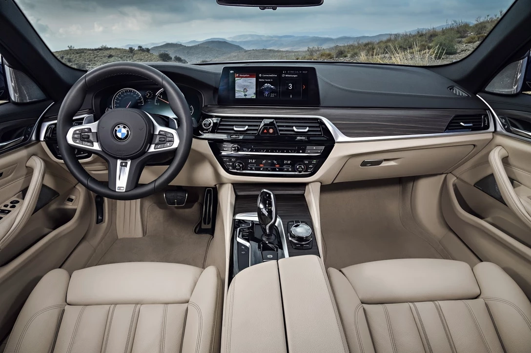 1582770-2018-BMW-5-Series-Touring-47.jpg
