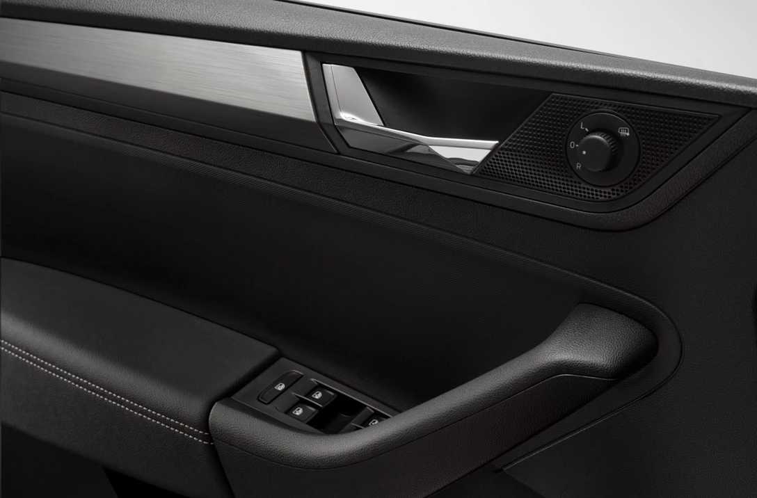 1646365-Skoda Rapid 2018 (9).jpg