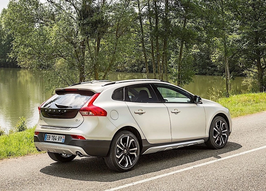 1664007-Volvo-V40_Cross_Country-2017-02.jpg
