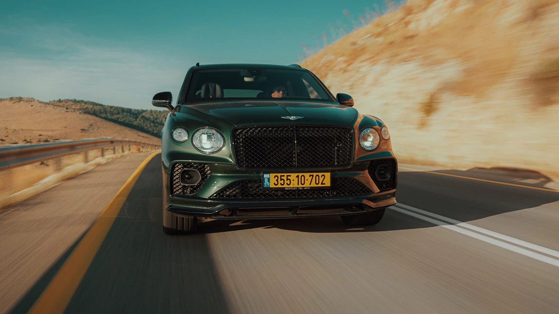 1661395-Bentley Bentayga S 2022.00_13_22_23.Still025 copy.jpg