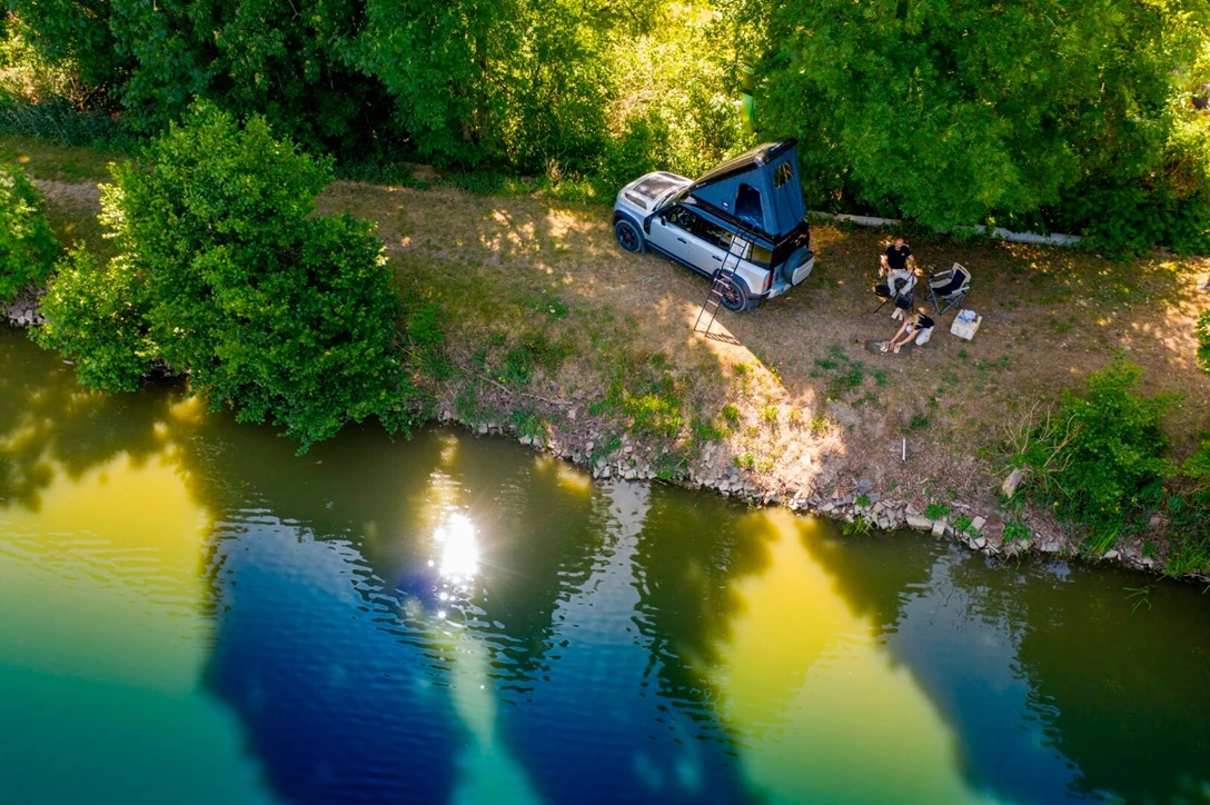 1633306-LAND ROVER AND AUTOHOME CREATE RUGGED ROOF TENT FOR NEW DEFENDER  (10).jpg