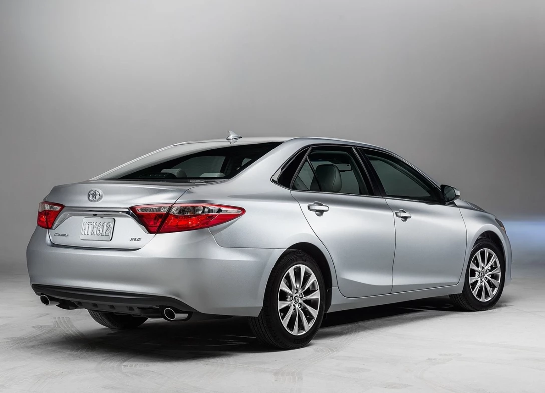 1645083-Toyota-Camry-2016-03.jpg