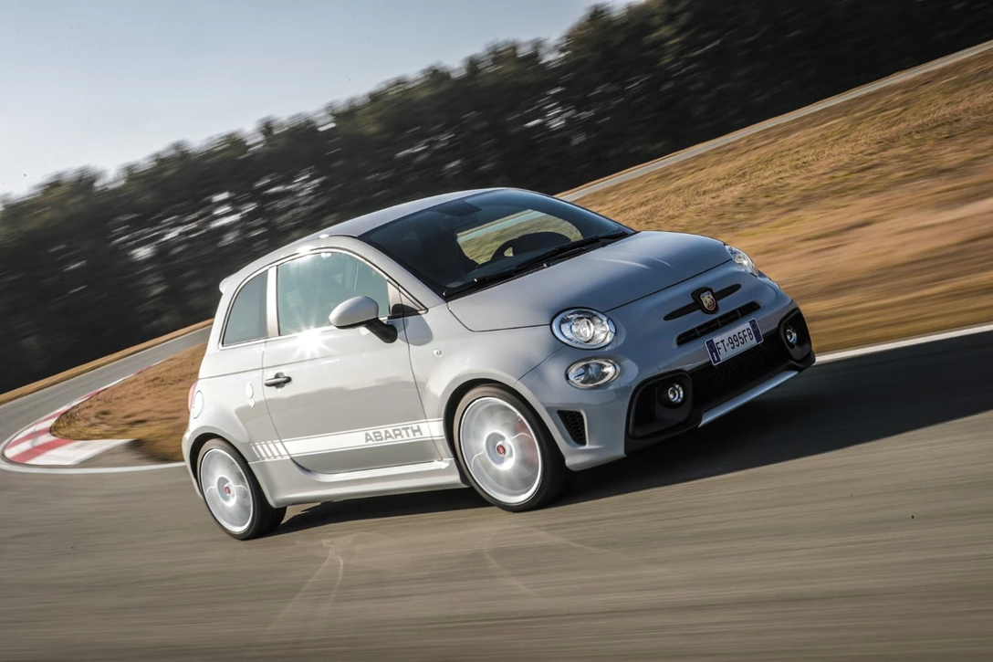 1612834-Abarth_595_esseesse_21.jpg