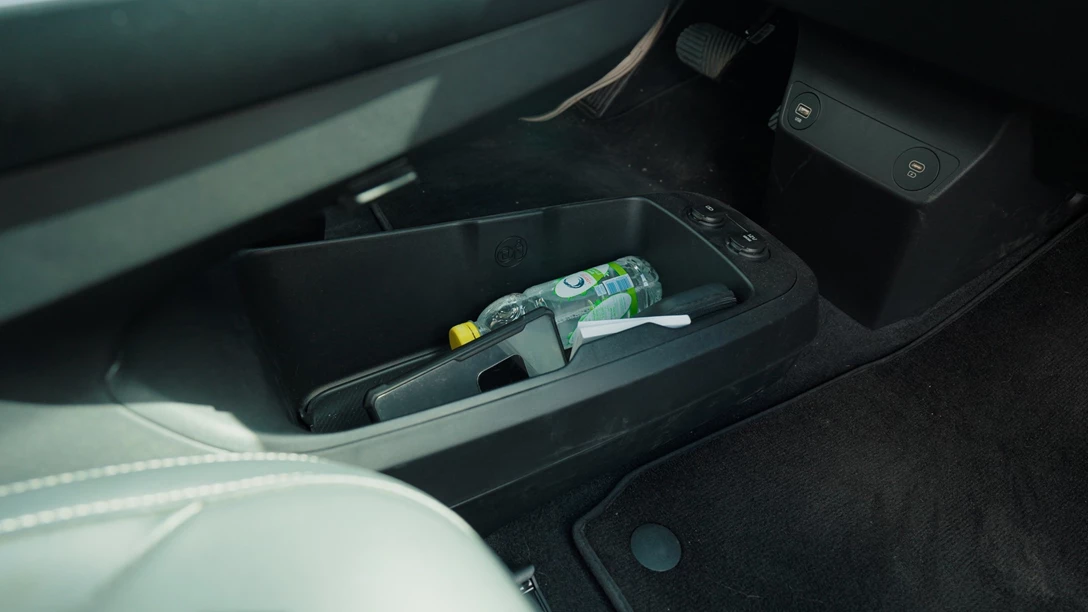 1681746-Hyundai IONIQ 5 vs Skoda Enyaq vs KIA EV6 vs TOYOTA BZ4X - 2023.01_33_44_18.Still171 copy.jpg