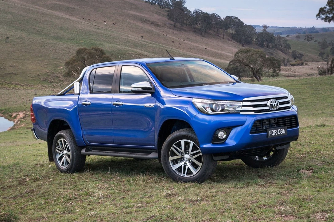 טויוטה היילקס 2016