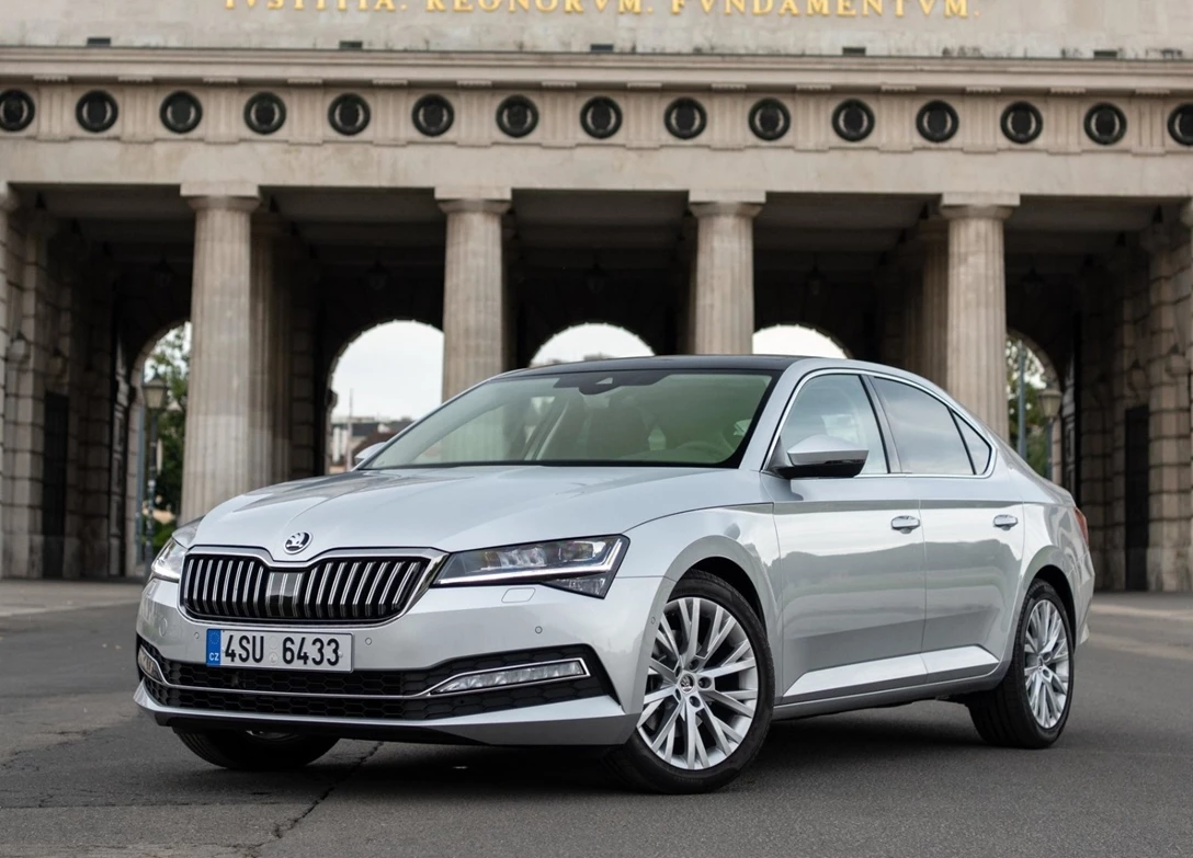 1639460-Skoda-Superb-2021-03.jpg