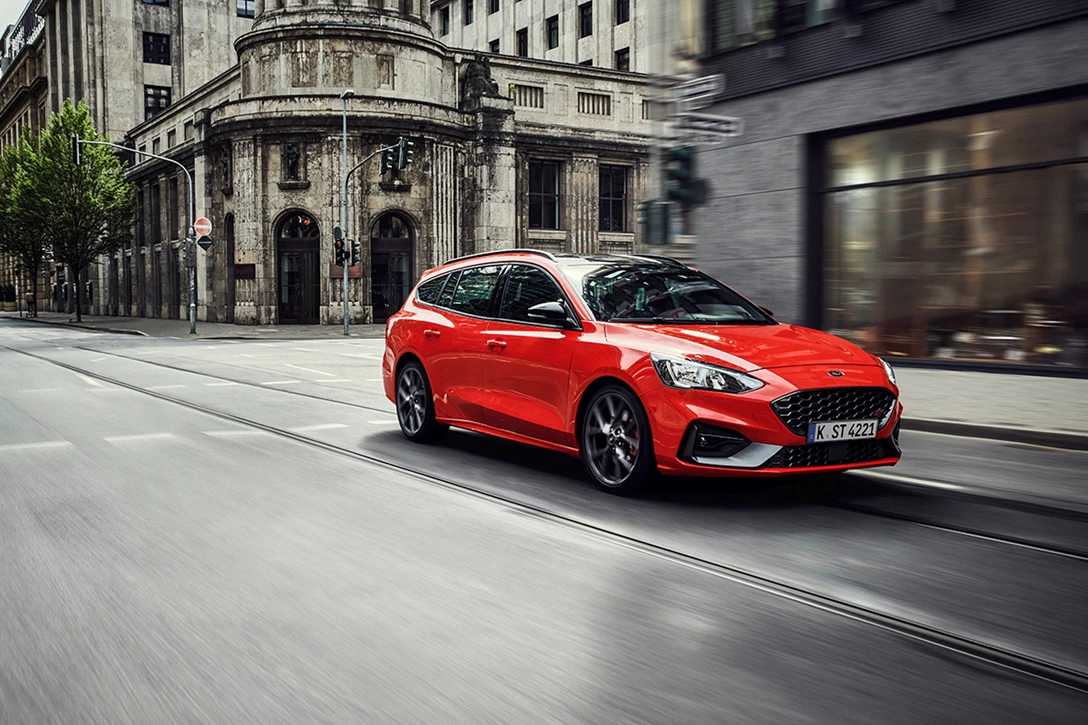 1616428-2019FordFocus_ST-Wagon_1.jpg